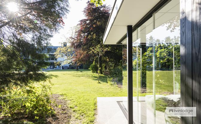 Tuinkamer met glazen schuifwanden