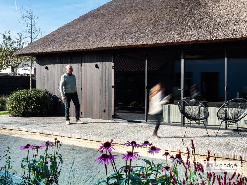 Poolhouse met thermisch essen gevelbekleding De Haan | Livinlodge