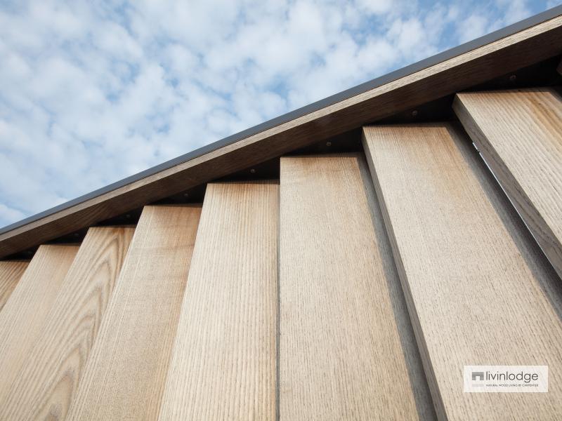 Moderne houten shutters als terrasafscheiding te Meulebeke | Houten shutters op maat