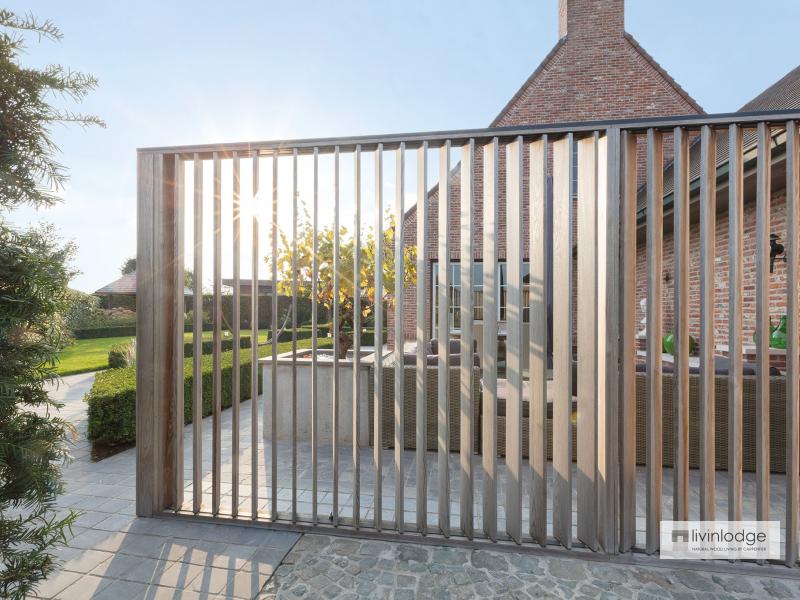 Moderne houten shutters als terrasafscheiding te Meulebeke | Houten shutters op maat