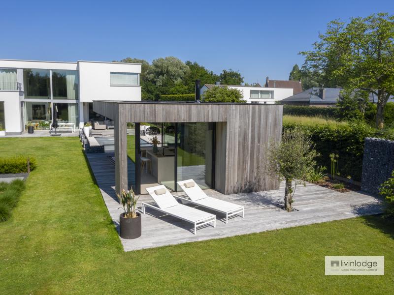 Luxe poolhouse met moderne uitstraling 