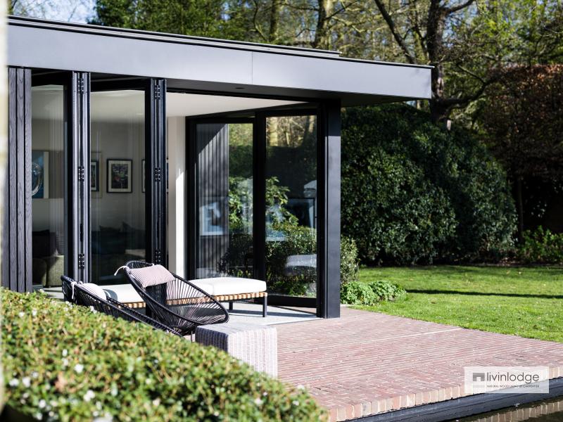 Zwart aluminium en zwart hout harmoniëren perfect samen
