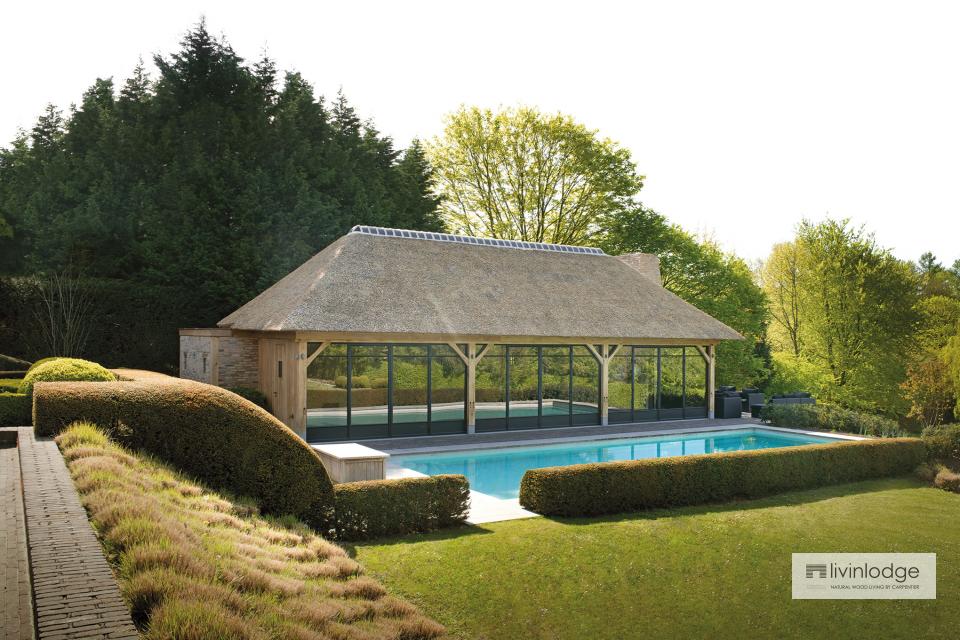 Exclusieve eiken poolhouse met verdieping te Ronse